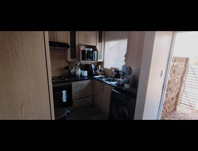 2 BEDROOM TOWNHOUSE FOR SALE IN HIGHVELD